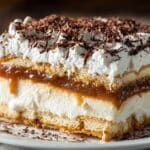 Ciasto 3 Bit bez pieczenia z kremem budyniowym i masą kajmakową